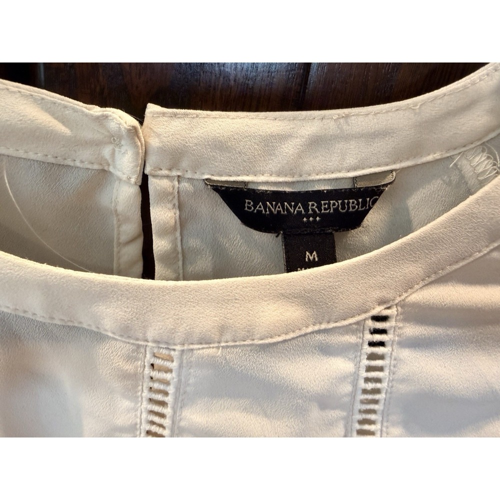 Banana Republic Ivory Short-Sleeve Blouse with Ladder Detail Medium - Picture 3 of 5